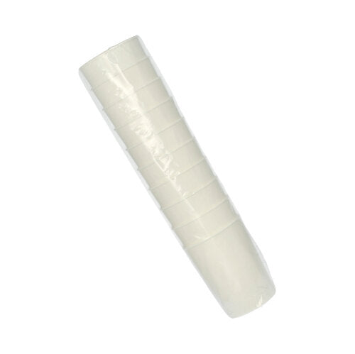 Weißer Zahnputzbecher mit einer Höhe von 10 cm und einem Durchmesser von 7,2 cm. Der Becher ist schlicht und modern gestaltet, ohne weitere Verzierungen, und hat eine glatte Oberfläche, die ihn leicht zu reinigen macht. Die Form ist zylindrisch mit einem stabilen Stand, ideal für den Einsatz im Badezimmer oder auf dem Waschtisch. Der Becher eignet sich für die Aufbewahrung von Zahnbürsten oder als Trinkbecher. Das Material wirkt robust und langlebig, passend für jede Badezimmereinrichtung.