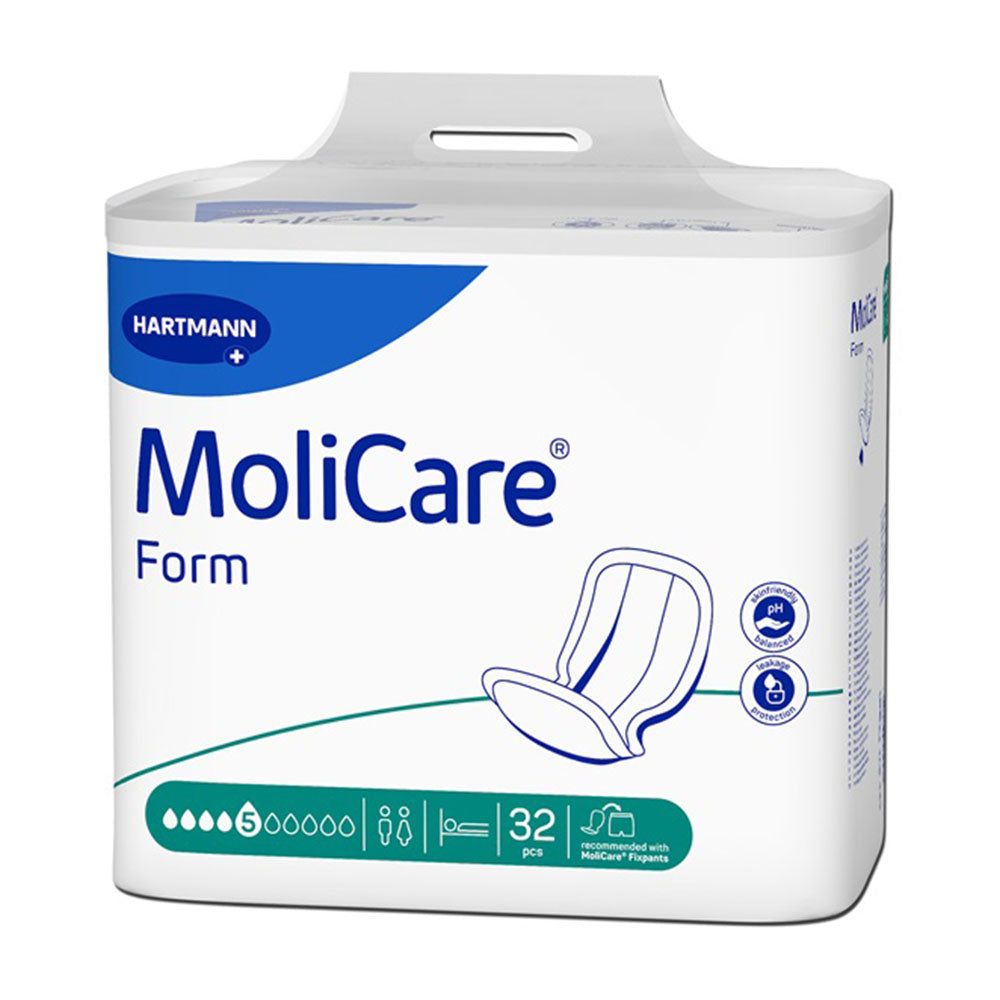Das Bild zeigt eine Packung MoliCare Form 5 Tropfen Inkontinenzvorlagen, die auf einem hellen Hintergrund platziert ist. Die Verpackung ist in einer hellgrünen Farbe gehalten und trägt klare Schriftzüge, die die Produktbezeichnung „MoliCare Form 5“ und die Kennzeichnung als Inkontinenzvorlage zeigen. Ein grafisches Symbol deutet auf die Saugstärke hin. Im Hintergrund sind unscharfe, neutrale Farben zu sehen, die den Fokus auf das Produkt legen.