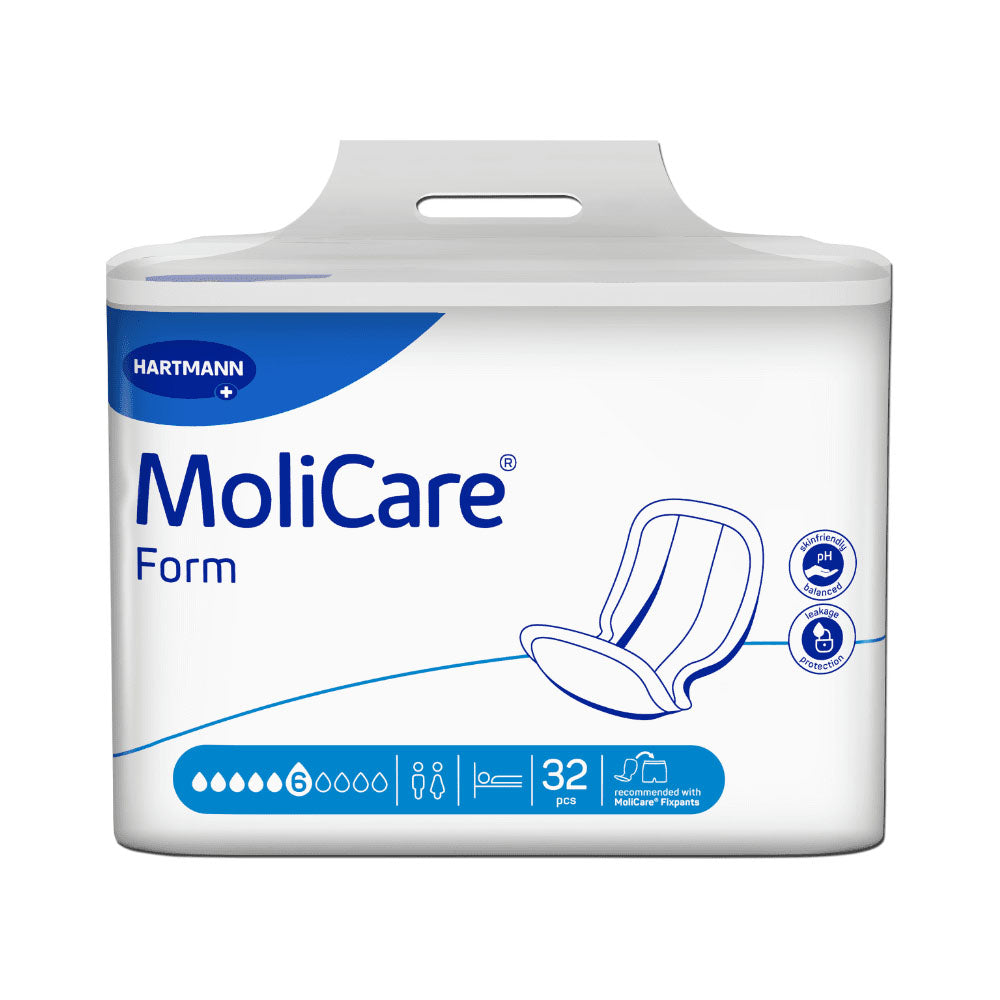 Alt-Text: Das Produktbild zeigt eine Packung MoliCare Form 6 Inkontinenzvorlagen in ansprechender Verpackung. Die Verpackung ist hauptsächlich in Blau und Weiß gehalten, mit dem MoliCare-Logo deutlich sichtbar auf der Vorderseite. Die Vorlagen selbst sind in der Packung sichtbar und verfügen über eine ergonomische Form. Außerdem sind auf der Verpackung Hinweise zur Saugfähigkeit und Verwendung abgebildet.