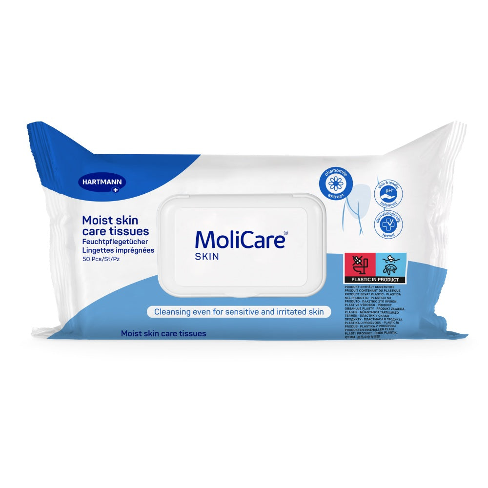 Molicare Skin Feuchtpflegetücher in einer handlichen Verpackung. Die Packung ist hellblau mit einer weißen Front, die das Produkt und dessen Anwendung zeigt. Auf der Vorderseite sind Informationen über die weichen, hypoallergenen Tücher abgebildet, die sanft zur Haut sind und Feuchtigkeit spenden. Der Hintergrund ist schlicht und hebt das Produkt hervor. Perfekt geeignet für empfindliche Haut, Unterstützung bei der täglichen Körperpflege.