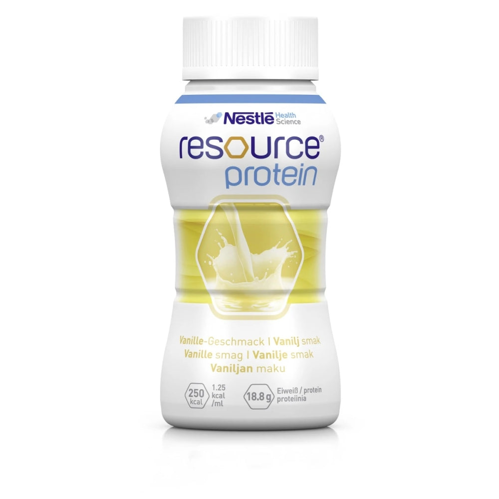 Sechs Packungen Nestlé Resource Protein Drink sind auf einem weißen Hintergrund angeordnet. Jede Packung ist in einem quadratischen Format und fasst 200 ml. Die Hauptfarbe der Verpackung ist ein sanfter Blau- und Weißton. Auf der Vorderseite sind die Worte "Nestlé Resource Protein Drink" in auffälligen, großen Buchstaben abgebildet. Zudem sind Hinweise auf den hohen Proteingehalt und die Nährstoffzusammensetzung zu sehen.