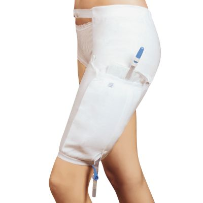 Bild einer modischen Einbeinhose in Übergröße, gefaltet auf einer neutralen Oberfläche. Die Hose hat einen einzigartigen Schnitt mit einer Beutelfixierung auf der linken Seite, die zusätzlichen Komfort und stylische Akzente bietet. Die Farbe der Hose ist ein elegantes Schwarz, was vielseitige Kombinationsmöglichkeiten mit verschiedenen Oberteilen bietet. Die Verarbeitung zeigt hochwertige Materialien und eine sorgfältige Nähtechnik. Ideal für lässige sowie schicke Outfits, geeignet für verschiedene Anlässe.