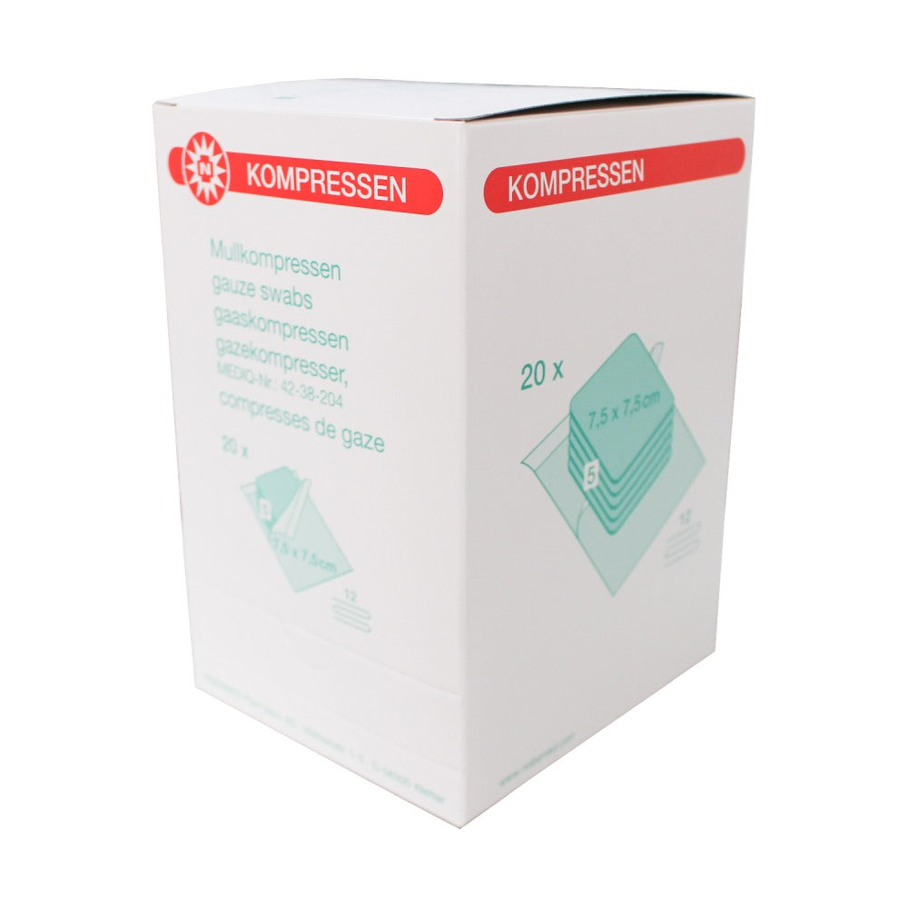 Sterile Mullkompressen von Noba, 12-fach gefaltet, Größe 10 x 10 cm. Die Verpackung zeigt eine klare, transparente Folie, durch die die weißen Kompressen sichtbar sind. Auf der Vorderseite sind das Noba-Logo und die Produktbezeichnung deutlich zu erkennen. Die Kompressen sind eng gestapelt und scheinen unbenutzt. Im Hintergrund ist ein weißer, neutraler Bereich, der die Fokusierung auf das Produkt unterstützt. Diese Mullkompressen eignen sich ideal für medizinische Anwendungen und Wundversorgung.