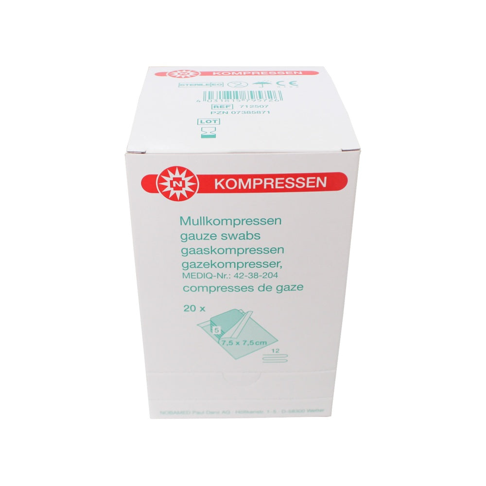 Bild der Noba Mullkompressen, steril, 12-fach, Größe 10 x 12,5 cm. Die Packung präsentiert die Kompressen nebeneinander auf einer weißen Fläche. Die Kompressen sind in einem klaren, durchsichtigen Plastikbeutel verpackt, der die sterilen Eigenschaften unterstreicht. Auf der Vorderseite des Beutels sind Informationen zum Produkt aufgeführt, inkl. Markenname "Noba" sowie der Hinweis auf die Sterilität. Der Hintergrund ist neutral, um die Aufmerksamkeit auf das Produkt selbst zu lenken.