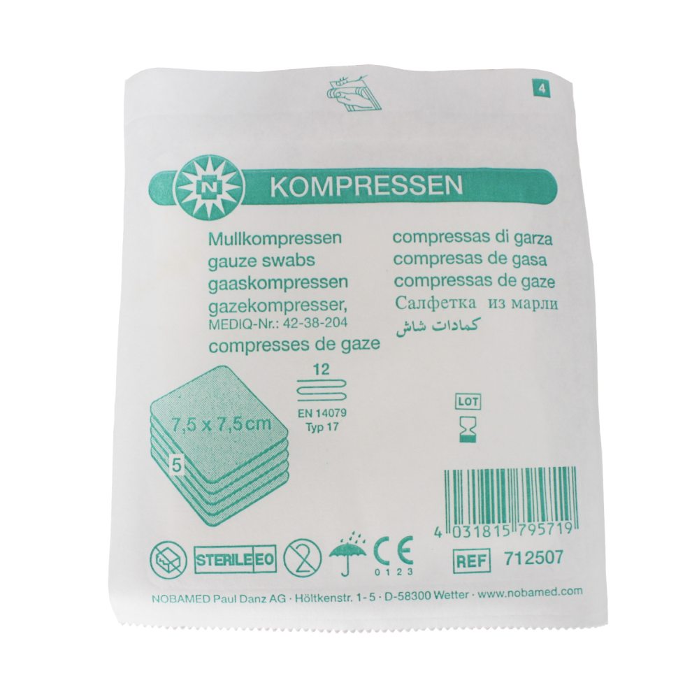 Sterile Mullkompressen der Marke Noba, 12-fach, in der Größe 75 x 75 cm. Die Kompressen sind in einer transparenten Verpackung angeordnet, die die sterile Umgebung sichert. Jede Kompresse ist ordentlich gefaltet und zeigt eine gleichmäßige, strukturierte Baumwolloberfläche. Auf der Verpackung sind die Produktinformationen in klaren, gut lesbaren Schriftarten dargestellt, einschließlich der Größe und der Anzahl der Kompressen.
