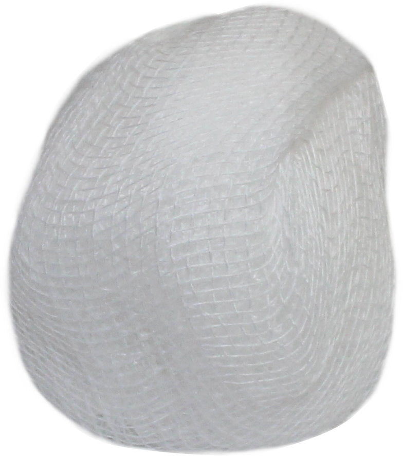 Runde, weiße Mulltupfer in einem transparenten, rechteckigen Verpackungsbehälter. Die Verpackung zeigt 250 Stück der Tupfer, die gleichmäßig und ordentlich aufgereiht sind. Im Vordergrund ist der obere Teil des Behälters zu sehen, mit einem weißen Deckel. Die Tupfer haben eine weiche, strukturierte Oberfläche, die sie für die Anwendung auf der Haut geeignet macht. Der Hintergrund der Abbildung ist neutral gehalten, um die Produkte optimal in den Fokus zu rücken.