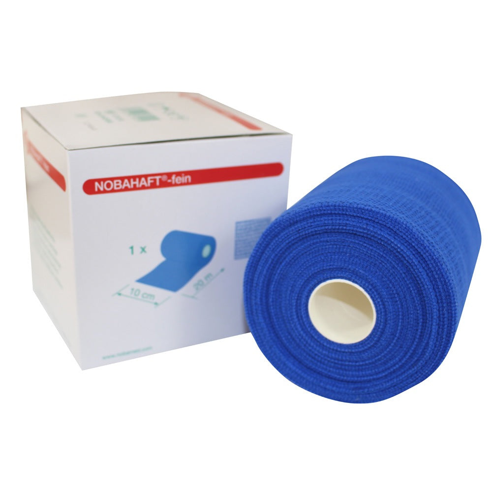 Bild eines roten, elastischen Fixierbandes aus Mull, das in einer Rolle präsentiert wird. Die Rolle hat eine Breite von 6 cm und eine Länge von 20 m. Der Hintergrund ist neutral, um das Produkt hervorzuheben. Die Fixierbinde hat eine feine Struktur und ist geeignet für verschiedene Anwendungen, einschließlich der sicheren Befestigung von Verbänden. Das Material sieht atmungsaktiv aus und bietet einen guten Halt, während es gleichzeitig flexibel bleibt.