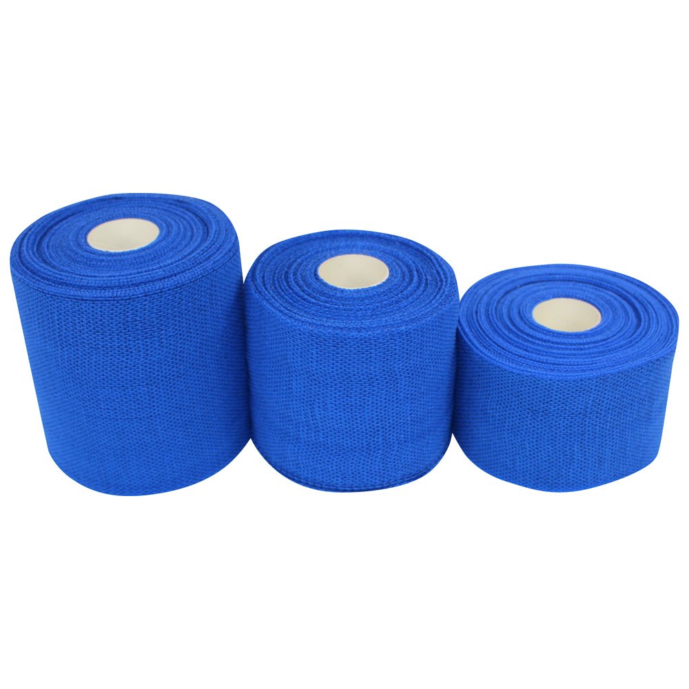 Bild einer Noba Nobahaft Fein Kohäsive Fixierbinde in der Farbe Rot. Die elastische Mullbinde hat eine Breite von 8 cm und eine Länge von 20 m. Sie ist auf einer weißen Unterlage platziert, wodurch die leuchtend rote Farbe der Binde gut zur Geltung kommt. Die Fixierbinde ist für die sichere Fixierung von Verbandmaterial geeignet und sorgt für einen stabilen Halt. Die Rolle ist nicht vollständig entrollt, was einen Blick auf die glatte Textur der Binde ermöglicht.