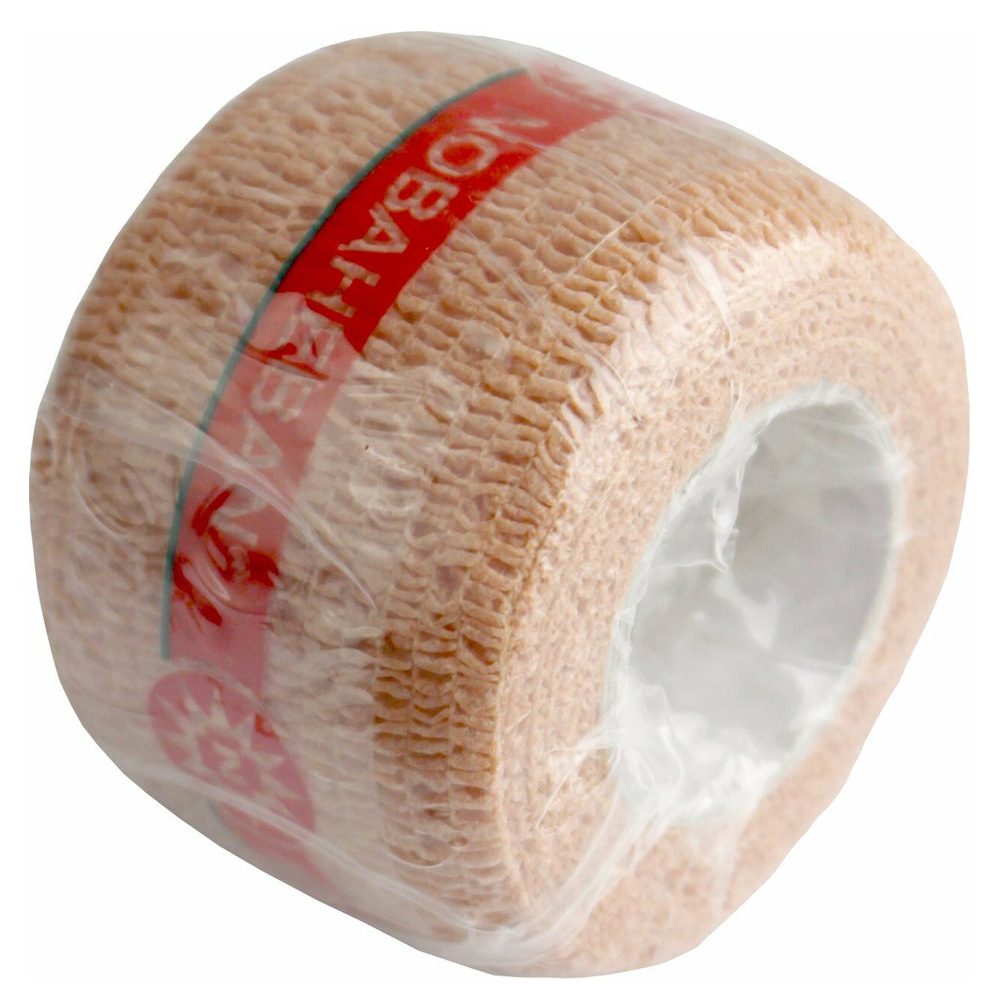 Blaue Kohäsive Kompressionsbinde von Noba, abgebildet auf einem weißen Hintergrund. Die Binde hat eine Größe von 250 cm x 4,5 m und ist ideal für die Fixierung von Verbänden. Sie zeigt eine strukturierte Oberfläche, die einen festen Halt bietet, ohne dabei die Haut zu verletzen. Die Binde ist flexibel und passt sich der Körperform an. Das Produkt ist in der Verpackung gut sichtbar, die Marke und die Maße sind klar lesbar.