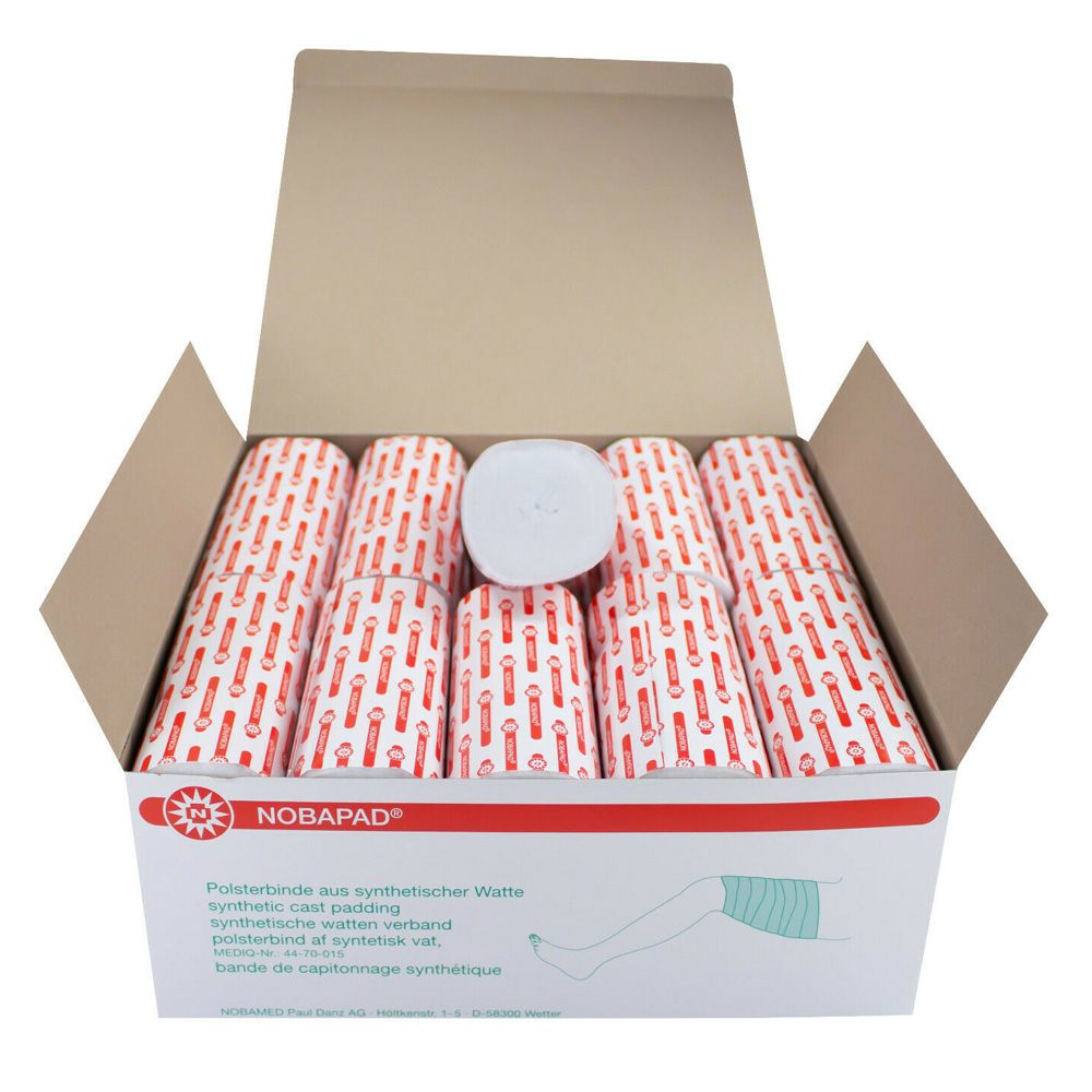 Bild von Noba Nobapad Polsterbinden aus synthetischer Watte, präsentiert in einer aufgerollten Form. Die Packung zeigt insgesamt 20 Rollen, die ordentlich nebeneinander angeordnet sind. Jede Rolle hat eine weiße, leichte Oberfläche, die die Binden zeigt. Im Hintergrund ist ein heller, neutraler Untergrund, der die Produkte hervorhebt. Die Bildqualität ist klar, sodass die Details der Watte und die Verpackung gut erkennbar sind.