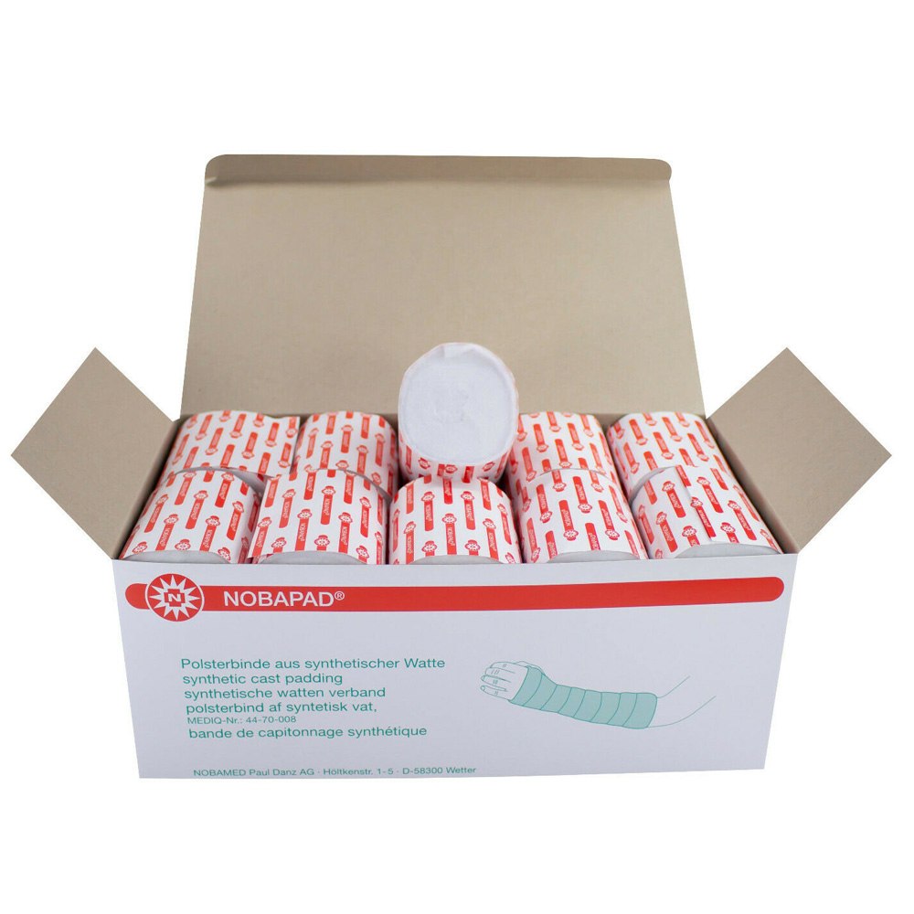 Weißes Produktbild von Noba Nobapad Polsterbinden, die aus synthetischer Watte bestehen. Die Verpackung zeigt 20 Rollen, die ordentlich nebeneinander auf einem hellen Hintergrund angeordnet sind. Jede Rolle hat eine glatte Oberfläche und eine gleichmäßige Form, was auf ihre Qualität hinweist. Die Binden sind ideal für den medizinischen Gebrauch, zur Polsterung und zum Schutz von Wunden. Die Bildkomposition betont die Sauberkeit und Funktionalität des Produkts und vermittelt einen professionellen Eindruck.