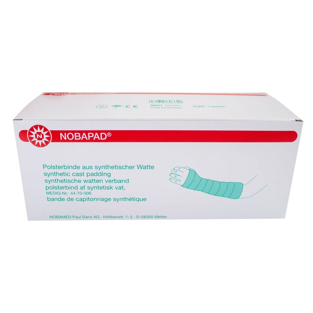 Bild einer Verpackung mit Noba Nobapad Polsterbinden aus synthetischer Watte. Die Verpackung enthält 20 Rollen, jeweils mit einer Größe von 3 m x 15 cm. Die Binden sind in einem hellen, einladenden Farbdesign präsentiert, mit deutlich lesbarem Produktnamen und Informationen. Auf der Verpackung sind Symbole oder Illustrationen zu sehen, die die Anwendung und Verwendung des Produkts verdeutlichen.