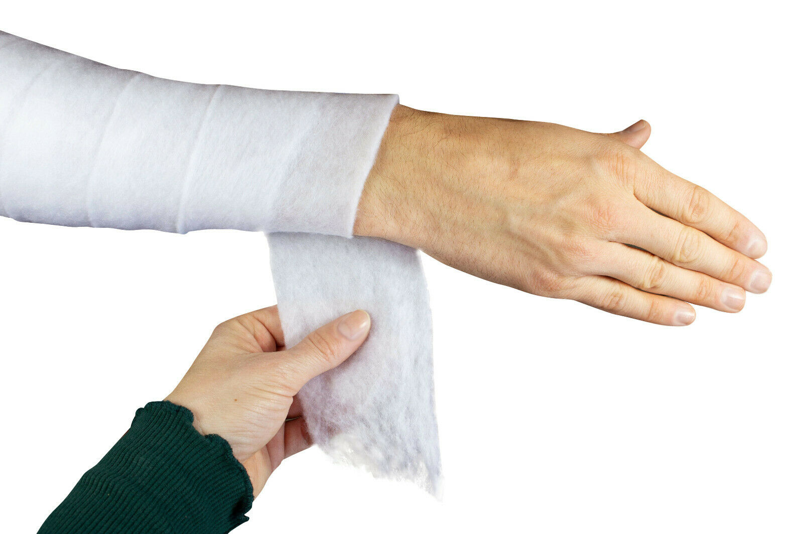 Produktbild von Noba Nobapad Polsterbinden aus synthetischer Watte. Die Verpackung zeigt fünf Rollen Plüschverband in verschiedenen Längen. Jede Rolle ist in einem transparenten Kunststoffbeutel, der die Watte sanft umschließt. Die obere Ecke der Verpackung ist mit einer klarem, weißen Beschriftung versehen, die den Produktnamen in einer modernen Schriftart zeigt. Der Hintergrund ist neutral, wodurch die Polsterbinden im Vordergrund hervorgehoben werden.