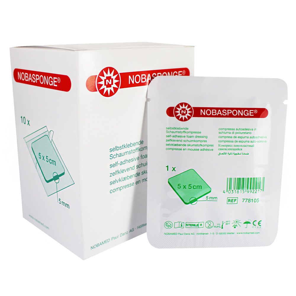 Ein quadratischer Silikon-Schaumstoffverband von Noba mit den Maßen 5 x 5 cm. Der Verband hat eine glatte, beige Oberfläche und ist in der Mitte leicht angehoben. Die Kanten sind abgerundet, was auf eine sanfte Applikation hindeutet. Der Verband ist verpackt auf einem weißen Hintergrund, wobei das Produkt in der Mitte hervorgehoben ist. Im Hintergrund sind keine weiteren Elemente sichtbar, wodurch der Verband klar in den Fokus gerückt wird. Dieser Verband eignet sich ideal zur Wundabdeckung und -heilung.