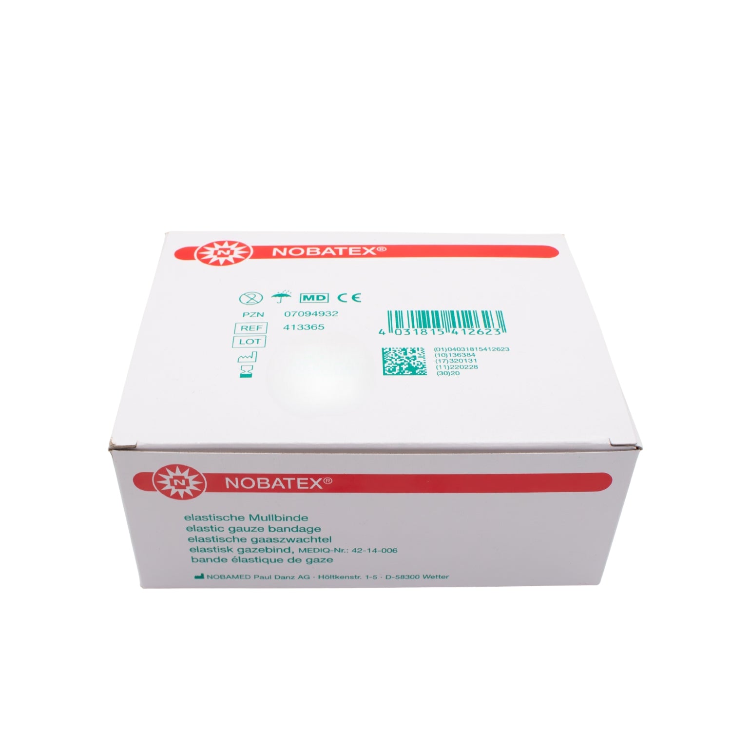 Bild von Noba Nobatex Fixierbinden in einer Packung mit 20 elastischen Mullbinden in Weiß. Die Binden sind in einem transparenten Beutel verpackt, der auf einem hellen, neutralen Hintergrund liegt. Die sichtbar hängenden Binden sind gleichmäßig gerollt und zeigen ihre elastische Struktur. Die Packung ist einfach, mit einem klaren Aufdruck des Produktnamens und wichtigen Informationen. Die Binden sind für die Fixierung von Verbänden und Wunden konzipiert, ideal für medizinische Anwendungen.