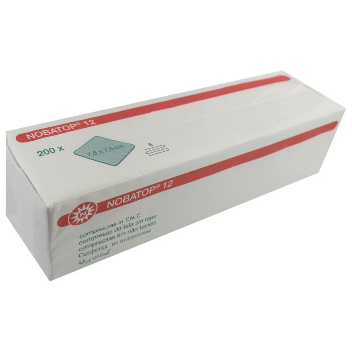 Weißes Produktbild von Noba Vliesstoffkompressen in einem 200er-Pack. Die Kompressen sind gleichmäßig gestapelt und bieten eine saubere, strukturierte Oberfläche. Jede Kompresse ist in quadratischer Form und besteht aus weichem, saugfähigem Material, ideal für medizinische Anwendungen. Die Verpackung ist transparent mit einer beschrifteten Umverpackung, die den Produkttitel und die Anzahl der Stücke zeigt.
