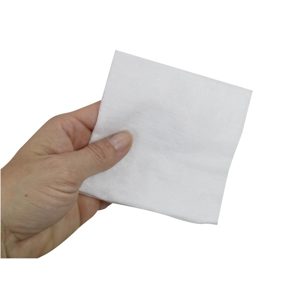 Bildbeschreibung: Eine Verpackung mit 200 Vliesstoffkompressen ist abgebildet. Die Kompressen sind quadratisch, haben eine Größe von 10 cm x 10 cm und sind in einem klaren, blauen Beutel verpackt. Auf der Vorderseite des Beutels sind der Markenname "noba" und das Produkt "Nobatop" deutlich sichtbar. Außerdem sind Informationen über die Anzahl der Kompressen und ihre Materialbeschaffenheit aufgedruckt. Der Hintergrund ist weiß, was die Farben des Beutels hervorhebt.