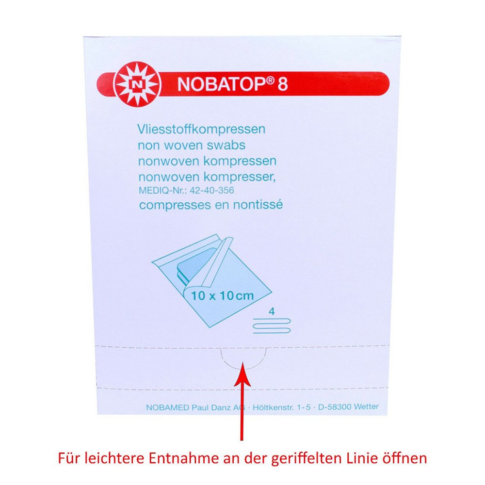 Sterile Vliesstoffkompressen der Marke Noba, Packung mit 100 Stück. Die Kompressen sind quadratisch und messen 50 x 50 mm. Die Kompressen sind einzeln verpackt und in einer stabilen, transparenten Verpackung angeordnet. Die Verpackung zeigt deutlich die Produktbezeichnung "Noba Top", das Sterilitätszeichen sowie die Anzahl der enthaltenen Kompressen. Der Hintergrund ist sauber und neutral, um den Fokus auf die Kompressen zu legen.
