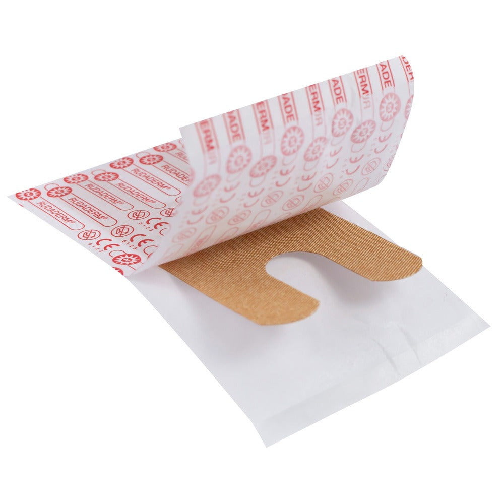 Weißes Zehenpflaster von Noba Rudaderm, im Vordergrund abgebildet, zeigt eine handliche Verpackung mit klarem Design. Das Pflaster ist in einem transparenten Bereich sichtbar, umgeben von einer leichten Reflexion auf der Oberfläche. Die Verpackung ist mit leuchtenden Farben gestaltet und enthält Informationen zur Anwendung und den Inhaltsstoffen. Im Hintergrund ist eine sanfte Textur zu erkennen, die den Fokus auf das Produkt lenkt.