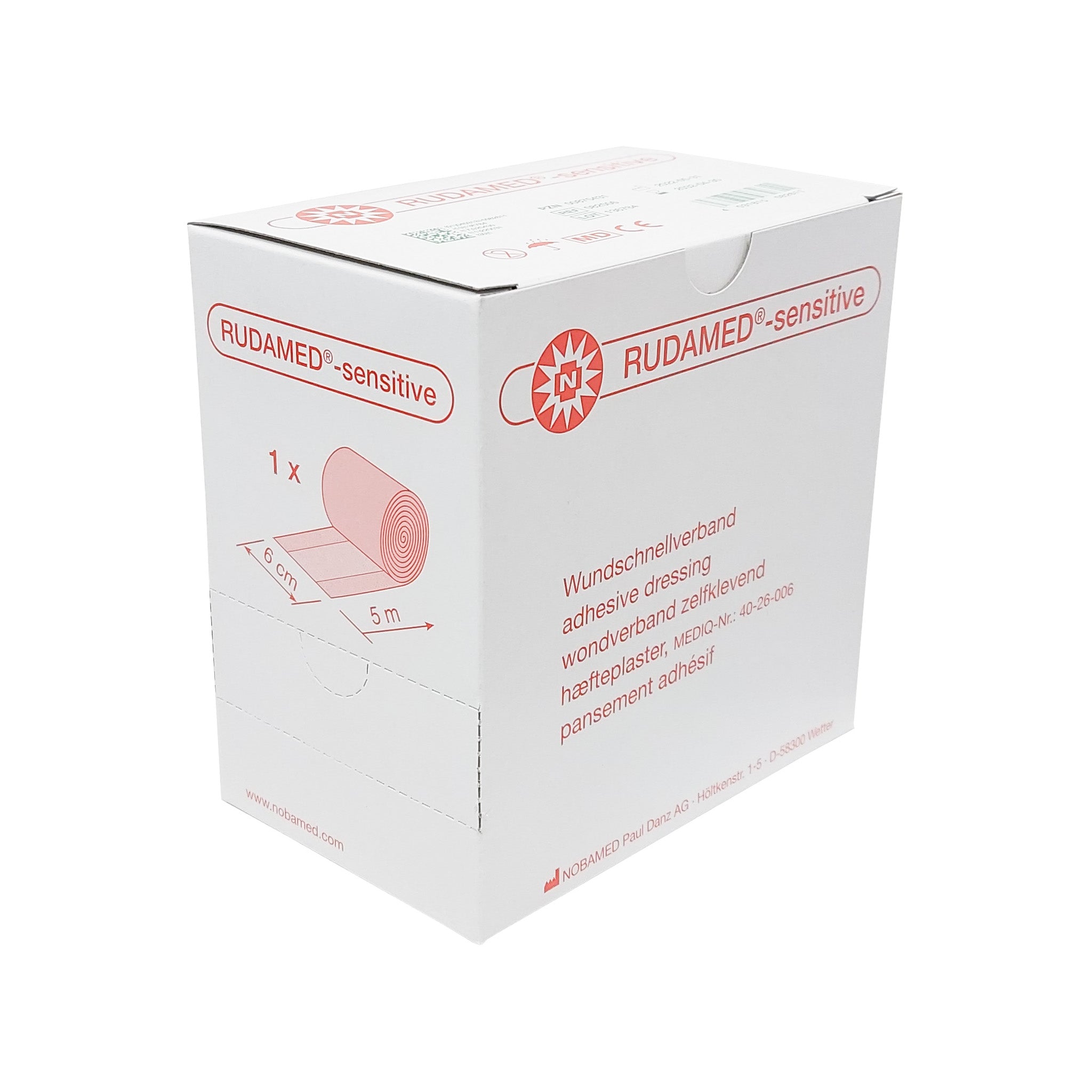 Das Bild zeigt eine transparente Verpackung mit einem Wundschnellverband der Marke Noba. Der Verband hat die Größe 8 cm x 5 m und ist speziell für empfindliche Wunden konzipiert. Auf der Verpackung sind die Eigenschaften des Produkts hervorgehoben, darunter die Hautverträglichkeit und die schnelle Wundheilung. Die Beschriftung ist klar und in ansprechenden Farben gestaltet. Der Hintergrund ist neutral gehalten, wodurch das Produkt optimal zur Geltung kommt.