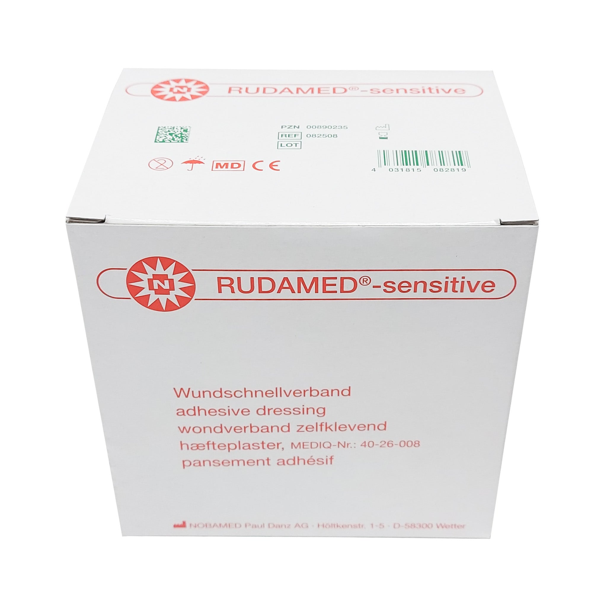Bild eines Noba Rudamed Sensitive Wundschnellverbands, Größe 8 cm x 5 m. Der Verband ist in einer rechteckigen Verpackung zu sehen, die überwiegend in einem sanften Grau gehalten ist. Auf der Vorderseite sind der Produktname "Noba Rudamed Sensitive" und die Größe gut leserlich in einer modernen Schriftart abgebildet. Der Hintergrund des Bildes ist neutral, um den Fokus auf das Produkt zu richten.