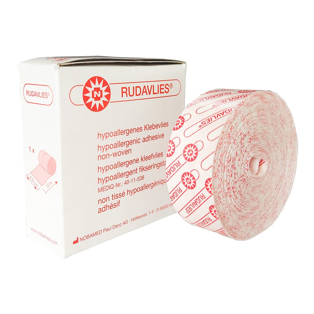Das Bild zeigt eine Rolle des Noba Rudavlies Klebevlies, die auf einem weißen Hintergrund präsentiert wird. Die Rolle hat ein durchscheinendes, leicht strukturiertes Material und ist mit einer farblichen Kennzeichnung versehen. Auf der Verpackung sind Produktinformationen abgedruckt, darunter der Hinweis auf die hypoallergene Eigenschaft. Die Rolle hat eine Länge von 10 Metern und eine Breite, die durch die Abbildung deutlich wird.
