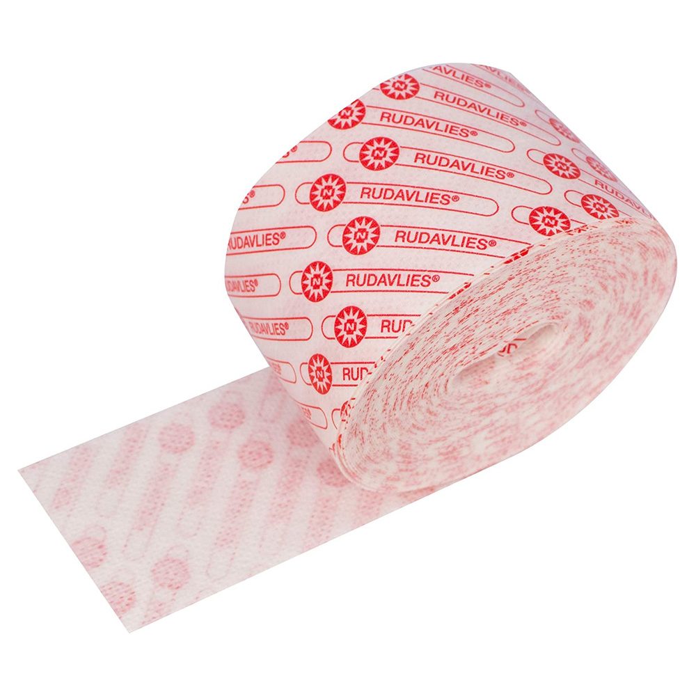 Ein Paket mit Noba Rudavlies Klebevlies, das hypoallergen ist. Das Produkt hat eine Größe von 15 cm x 10 m und ist in einer transparenten Verpackung abgebildet. Im Hintergrund sind die geschützten Ränder des Klebevlieses sichtbar, die zur einfachen Anwendung und Anpassung an verschiedene Oberflächen dienen. Die Verpackung bietet wichtige Informationen über das Produkt, einschließlich hypoallergener Eigenschaften, die es für empfindliche Haut geeignet machen.