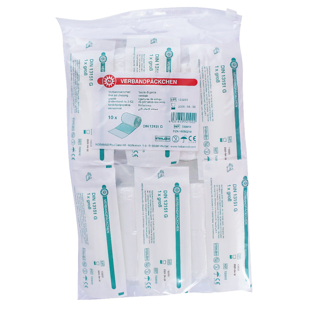 Steriles Verbandpäckchen der Größe Nr. 3 nach DIN 13151, verpackt in einer transparenten Folie, die ein sicheres und hygienisches Aufbewahren gewährleistet. Das Verbandpäckchen ist eindeutig beschriftet mit der Größe und der Sterilitätsinformation. Es ist in einer praktischen, kompakten Form gestaltet, ideal für die Mitnahme in Erste-Hilfe-Sets. Die umgebende Folie zeigt das Produkt in eine rechteckige Form, was die Verwendung bei Wunden unterstützt.