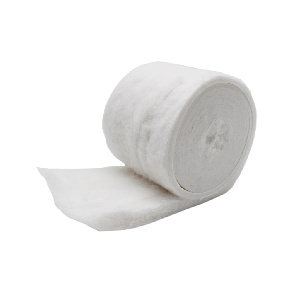 Gerollte Verbandwatte aus 100% Baumwolle in weißer Farbe. Die Watte hat eine Breite von 8 cm und eine Länge von 2 m. Der Artikel ist gleichmäßig und kompakt aufgerollt, sodass er eine praktische Anwendung ermöglicht. Die Oberfläche ist weich und saugfähig, ideal für die Wundversorgung und zum Schutz von Haut und empfindlichen Stellen. Im Hintergrund ist eine neutrale, weiße Fläche zu sehen, die den Fokus auf die Verbandwatte lenkt. Der Artikel vermittelt ein Gefühl von Hygiene und Zuverlässigkeit.