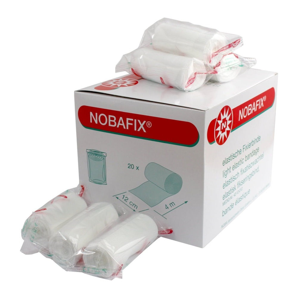 Bild zeigt eine Packung für Nobafix Fixierbinden, die insgesamt 20 Stück enthält. Die Binden sind in einer transparenten Folie verpackt und haben eine Größe von 12 cm x 4 m. Auf der Vorderseite der Verpackung sind der Produktname "Nobafix" sowie die Hauptmerkmale wie die Anzahl und die Maße deutlich in einer modernen Schriftart abgebildet. Der Hintergrund ist schlicht und hebt die Binden hervor.