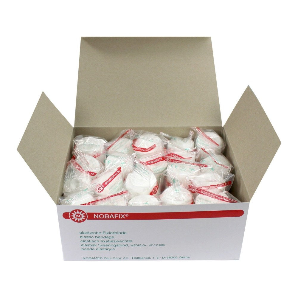 Produktbild zeigt eine Packung mit 20 Fixierbinden der Marke Nobafix. Jede Binde hat eine Breite von 6 cm und eine Länge von 4 m. Die Binden sind in durchsichtiger Folie verpackt, wobei das Gesamtpaket auf einem weißen Hintergrund dargestellt ist. Auf der Packung sind die Produktinformationen und das Logo von Nobafix klar erkennbar. Die Binden sind flexibel und selbsthaftend, was ihre Anwendung zur Stabilisierung von Verbänden erleichtert. Ideal für den medizinischen Einsatz und die Pflege.