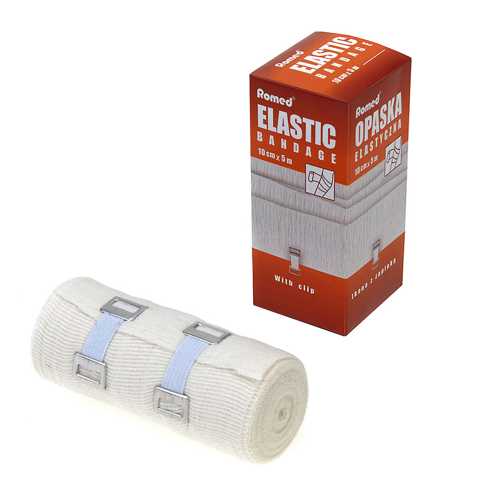 Elastische Fixierbinde in Folie verpackt, Größe 12 cm x 5 m. Die Binde ist hellbeige und wird durch eine stabile Halteklammer gesichert. Im Hintergrund ist eine neutrale Oberfläche zu sehen, die den Fokus auf das Produkt lenkt. Die Binde eignet sich beispielsweise zur Unterstützung und Fixierung von Verbänden. Die Verpackung ist klar und zeigt alle wichtigen Informationen zum Produkt, wie die Größe und die elastischen Eigenschaften.