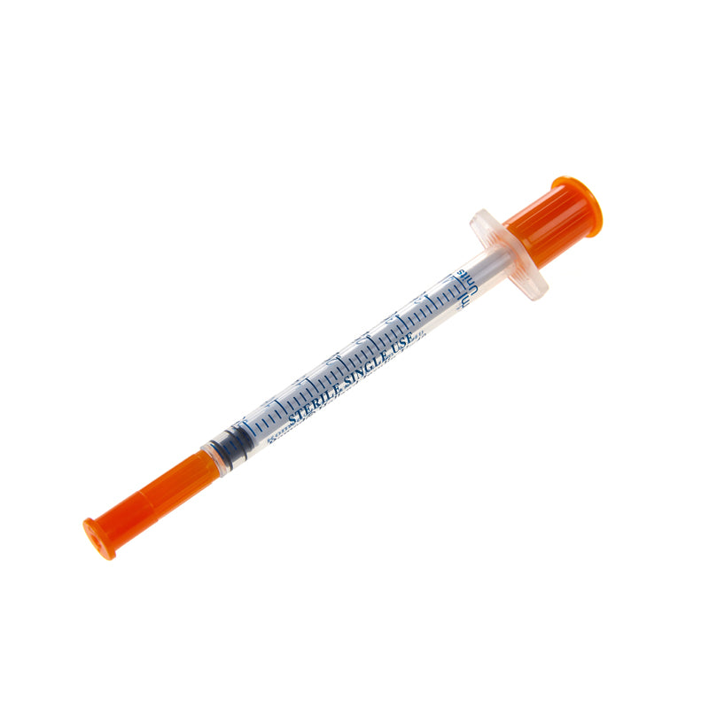 Eine Packung mit sterilisierten Romed Insulinspritzen U-40, die jeweils 1 ml Füllmenge und 40 I.E. Insulin Fassungsvermögen haben. Die Spritzen sind einzeln verpackt und in einer transparenten Kunststoffverpackung sichtbar. Jede Spritze verfügt über eine fein geschliffene Nadel für eine präzise Anwendung. Auf der Verpackung sind wichtige Informationen wie Herstellername, Produktspezifikationen und Verwendungshinweise abgedruckt.