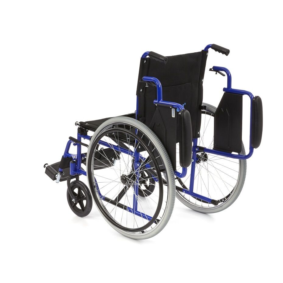 Manueller Rollstuhl „Dynamic“ mit einer Sitzbreite von 46 cm. Der faltbare Rollstuhl hat ein robustes, schwarzes Gestell und komfortable, gepolsterte Armlehnen. Die Fußstützen sind abnehmbar und verstellbar, um die Benutzerfreundlichkeit zu erhöhen. Die Hinterreifen sind groß und bieten Stabilität, während die Vorderräder wendig sind. Der Rollstuhl ist leicht und ideal für den Innen- und Außenbereich.