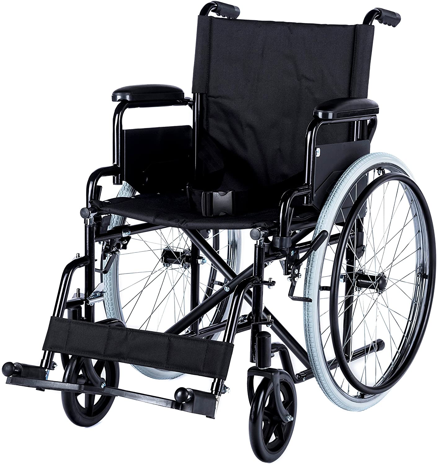 Bild eines faltbaren manuellen Rollstuhls mit einer Sitzbreite von 46 cm. Der Rollstuhl hat ein modernes Design mit einer robusten, schwarzen Metallstruktur und komfortablen, gepolsterten Sitzen. Die Armlehnen sind ebenfalls gepolstert und klappbar. Die großen Räder ermöglichen eine einfache Manövrierbarkeit, während die kleinen Vorderräder für Stabilität sorgen. Der Rollstuhl ist in der Mitte zusammengeklappt, um die kompakte Bauweise zu demonstrieren.