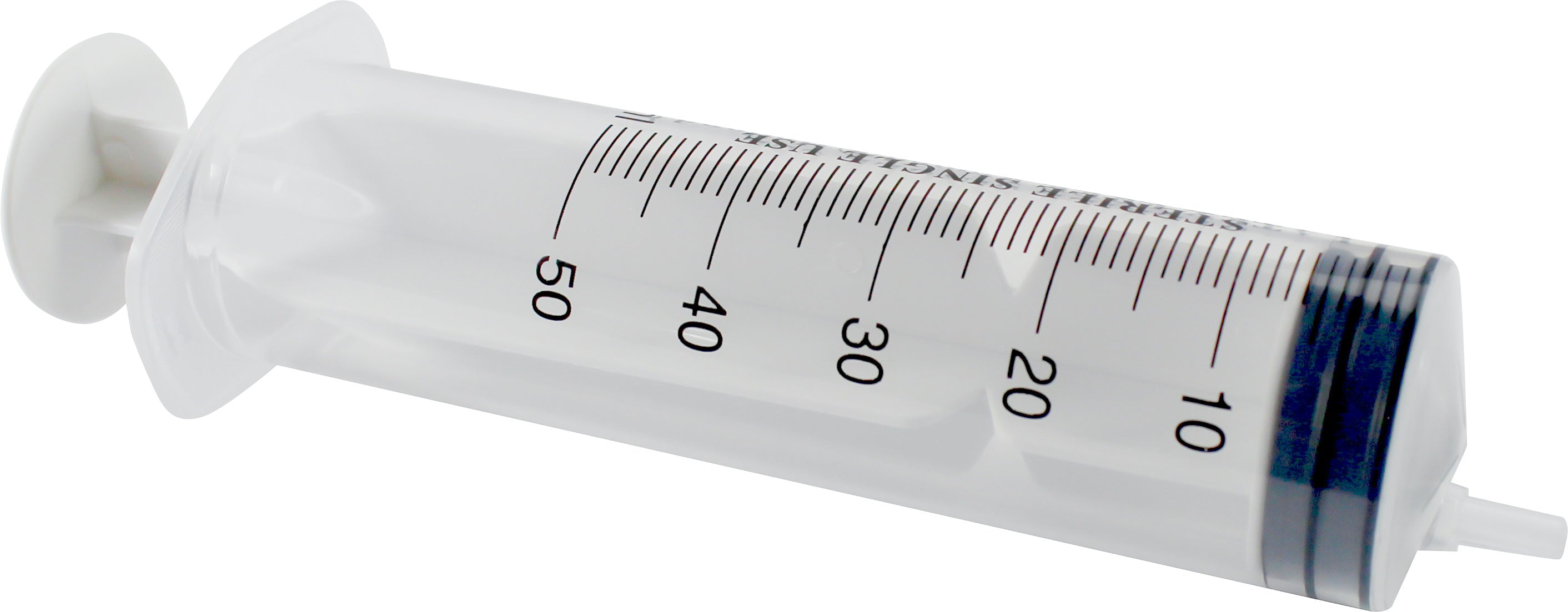 5 transparente 50 ml Einmalspritzen mit drei Partien, abgebildet auf einem weißen Hintergrund. Jede Spritze hat eine gut lesbare Skala zur Abmessung des Flüssigkeitsvolumens und eine spitze Nadel. Die Spritzen sind in einer hygienischen, unbeschädigten Verpackung angeordnet. Diese Einweg-Spritzen sind ideal für medizinische Anwendungen, wie Injektionen oder zum Messen von Flüssigkeiten.