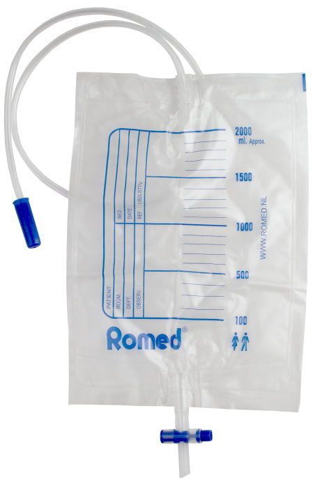 Transparenter Urinbeutel mit einem Fassungsvermögen von 2 Litern. Der Beutel hat eine glatte Oberfläche und ist aus flexiblem, medizinischem Kunststoff gefertigt. An der oberen Kante befindet sich ein integriertes Ventil, das das Entleeren des Beutels erleichtert. Zudem ist ein T-Ablasssystem vorhanden, das eine präzise Kontrolle beim Entleeren ermöglicht. Der Beutel ist mit einem stabilen Aufhänger ausgestattet, der eine einfache Befestigung an Bettgestellen oder anderen Möbeln ermöglicht.