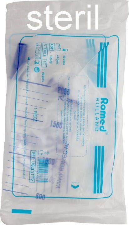 Ein transparenter Urinbeutel mit einer Kapazität von 2 Litern, ausgestattet mit einem Auslassventil und einem T-Ablasssystem. Der Beutel zeigt eine klare Skala zur Ablesung des Füllstands. Er ist mit einem stabilen, flexiblen Schlauch verbunden, der eine einfache Handhabung ermöglicht. Das Ventil ist in der unteren rechten Ecke angebracht und wird durch eine abnehmbare Kappe geschützt.