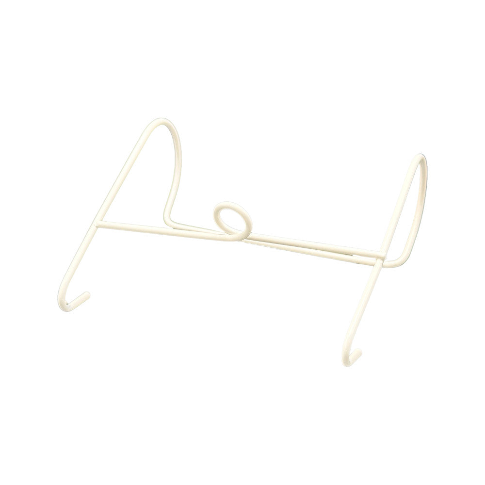 Bild eines Romed Urinbeutelhalters, der auf einem hellen Hintergrund abgebildet ist. Der Halter ist in einer klaren Form mit einer stabilen Struktur gestaltet, um einen Urinbeutel sicher zu halten. Er verfügt über verschiedene Befestigungsmöglichkeiten, darunter Schlaufen, die eine einfache Anbringung an Betten oder anderen Möbeln ermöglichen. Der Halter hat eine neutrale, medizinische Farbgebung, die sich gut in klinische Umgebungen einfügt.