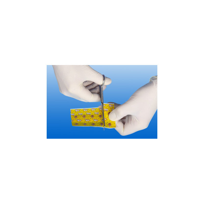 Kinderpflaster in einer Packung mit 10 bunten, kindgerechten Designs. Jedes Pflaster misst 6 cm x 10 cm und ist für die Abdeckung kleiner Wunden geeignet. Auf der Vorderseite sind verschiedene fröhliche Motive abgebildet, darunter Tiere und Cartoonfiguren, die eine positive Atmosphäre schaffen. Die Verpackung ist hell und ansprechend gestaltet, um die Aufmerksamkeit von Kindern und Eltern zu gewinnen. Mit diesen Pflastern wird das Versorgen kleiner Verletzungen leichter und kindgerechter.