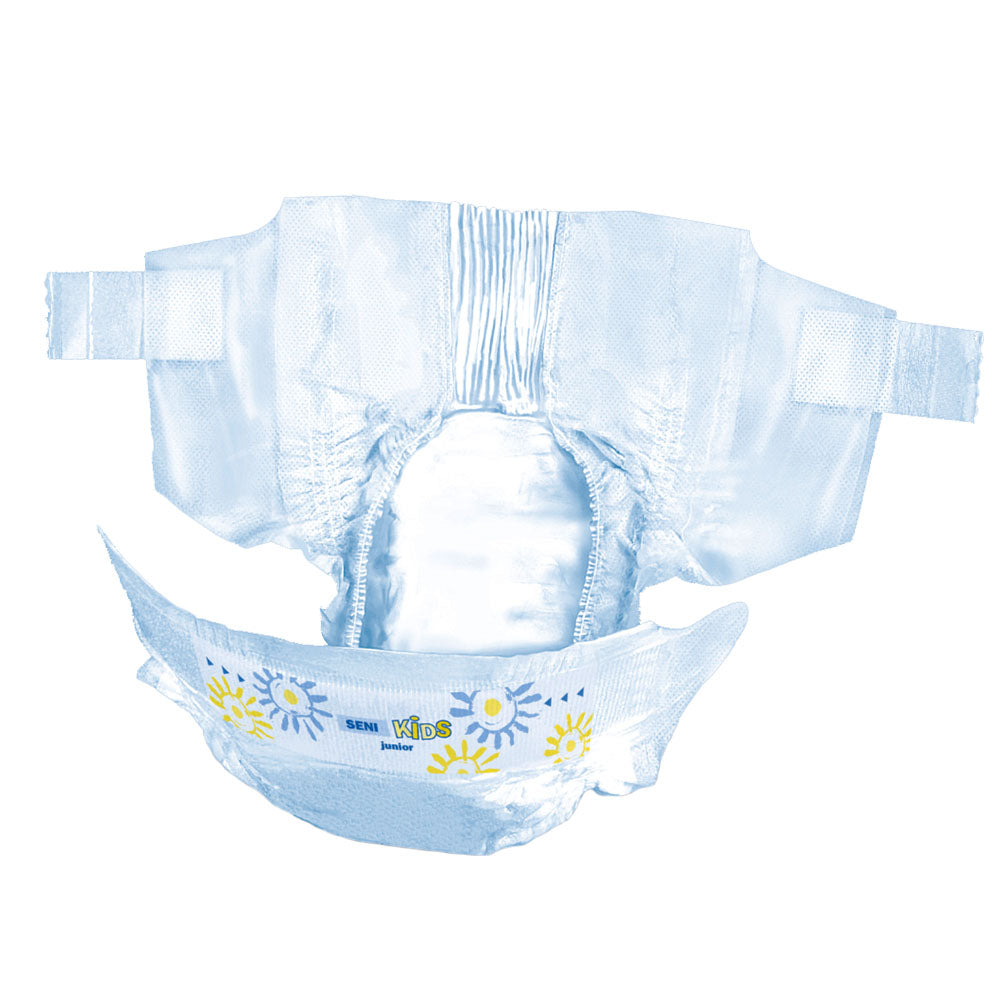 Frontalansicht einer einzeln entnommenen Seni Kids Junior Extra 15 kg Windel.