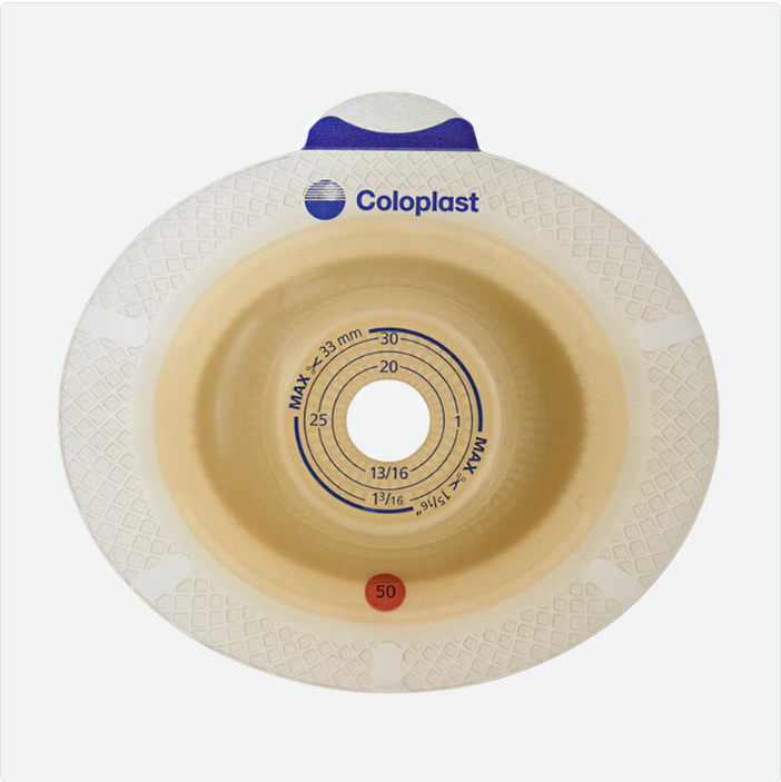 Das Produktbild zeigt eine Sensura Click Basisplatte mit einer Abmessung von 100 x 25 mm. Die Platte hat eine runde Form und eine matte Oberfläche in einem beige-schimmernden Farbton. Auf der Oberseite der Basisplatte sind Struktur- und Anbringungselemente zu sehen, die eine einfache Anbringung an anderen Komponenten ermöglichen. Die Kanten der Basisplatte sind leicht abgerundet, was die Handhabung erleichtert.