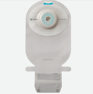 Sensura Mio Convex Light, Produktebeschreibung: Ein ovaler, lichtgrauer Anpassungsring mit einem Durchmesser von 31-43 mm, der für die Hautfreundlichkeit sorgt. Der Produkthintergrund ist neutral gehalten, um den Fokus auf das Produkt zu lenken. Der Rand des Rings hat eine leicht strukturierte Oberfläche, die einen sicheren Sitz garantiert. Im oberen Bereich sind kleine Etiketten sichtbar, die auf die Eigenschaften des Produkts hinweisen.