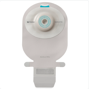 Alt-Text: Das Produktbild zeigt ein Sensura Mio Convex Light, einen modernen, konvexen Stomabeutel. Der Beutel hat einen Durchmesser von 35 mm und ist in einem hellen Grau gehalten. Die äußere Oberfläche des Beutels ist glatt und leicht glänzend, während die Innenseite eine sanfte Textur aufweist. An einer Seite des Beutels sind Klebestreifen sichtbar, die eine einfache Befestigung ermöglichen. Das Design scheint ergonomisch und benutzerfreundlich, ideal für eine bequeme Anwendung.