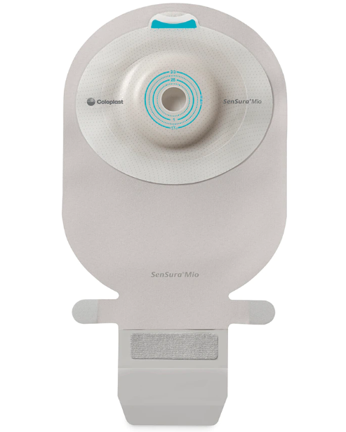 Weißer, runder Stoma-Pflaster mit konvexer Form aus der Sensura Mio-Serie. Es hat einen Durchmesser von 18 mm und eine lichtgraue Farbgebung. Die Unterseite ist klebrig, um eine sichere Haftung auf der Haut zu gewährleisten. Der Rand des Pflasters ist weich und flexibel, um Komfort zu bieten und Hautreizungen zu vermeiden. Es handelt sich um ein Einzelstück, das zur Verwendung in der Stomaversorgung bestimmt ist.