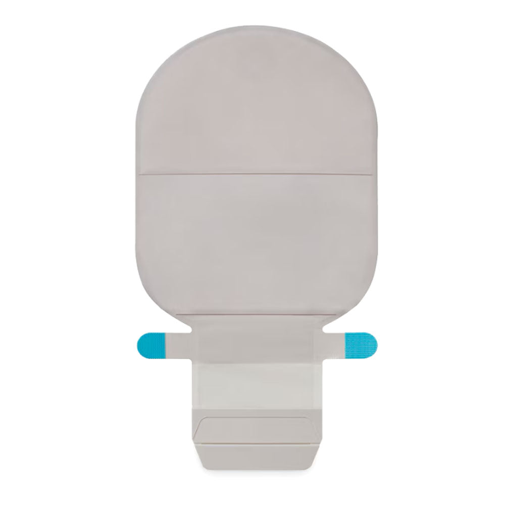 Produktbild eines Sensura Mio Ausstreifbeutels, zeigt den flexiblen Beutel in transparenter Ausführung. Das Design ist ergonomisch und passt sich der Körperform an, ideal für eine sichere Anwendung. Die Öffnungen sind präzise verarbeitet und der Beutel bietet eine einfache Entleerungsfunktion. Auf der Vorderseite ist das Markenlogo sichtbar. Der Ausstreifbeutel ist Teil des modernen Stomabeutelsystems und zeichnet sich durch Hautfreundlichkeit und hohen Tragekomfort aus, geeignet für den täglichen Gebrauch.