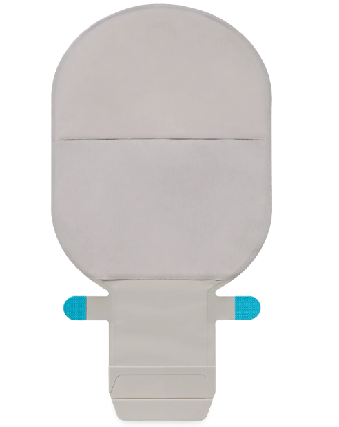 Alt-Text: Abbildung eines Sensura Mio Ausstreifbeutels in transparenter Ausführung. Der Beutel hat eine ovale, ergonomische Form und ist mit einem haftenden Folienrand ausgestattet. An der Oberseite befinden sich ein kleiner, runder Öffnungsmechanismus sowie ein praktischer Entlüftungsanschluss. Die Oberfläche des Beutels ist glatt und leicht glänzend. Im Hintergrund ist eine neutrale Oberfläche zu erkennen, die den Fokus auf den Beutel lenkt.