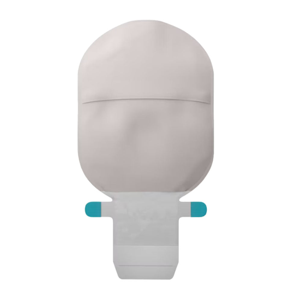 Ein rechteckiger Ausstreifbeutel für Stomaträger, der die Marke "Sensura Mio" trägt. Der Beutel ist aus einem hautfreundlichen, beigen Material gefertigt und hat eine glatte Oberfläche mit einem anpassbaren, flexiblen Rand. Er verfügt über ein integriertes Filtersystem für die Ableitung von Gasen und eine Öffnung für eine einfache Entsorgung. Der Beutel hat eine Ovale Form und ist leicht transparent, was eine Kontrolle des Inhalts ermöglicht.