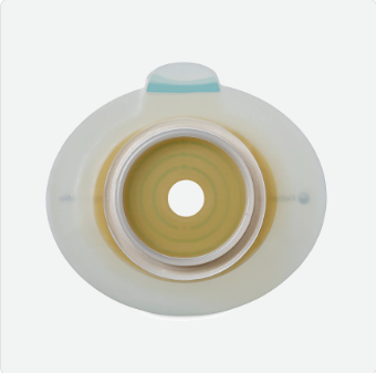 Produktbild der Sensura Mio Click 10512, eine anatomisch geformte Stuhl- und Urinauffanghilfe für Menschen mit Bauchoperationen. Der Beutel ist transparent und hat eine spezielle Oberfläche für ein verbessertes Hautgefühl. Die Maße sind für einen Bauchumfang von 10-45 mm und zeigt eine integrierte Click-Schnittstelle zur sicheren Befestigung. Das Design gewährleistet hohe Sicherheit und ein angenehmes Tragegefühl.