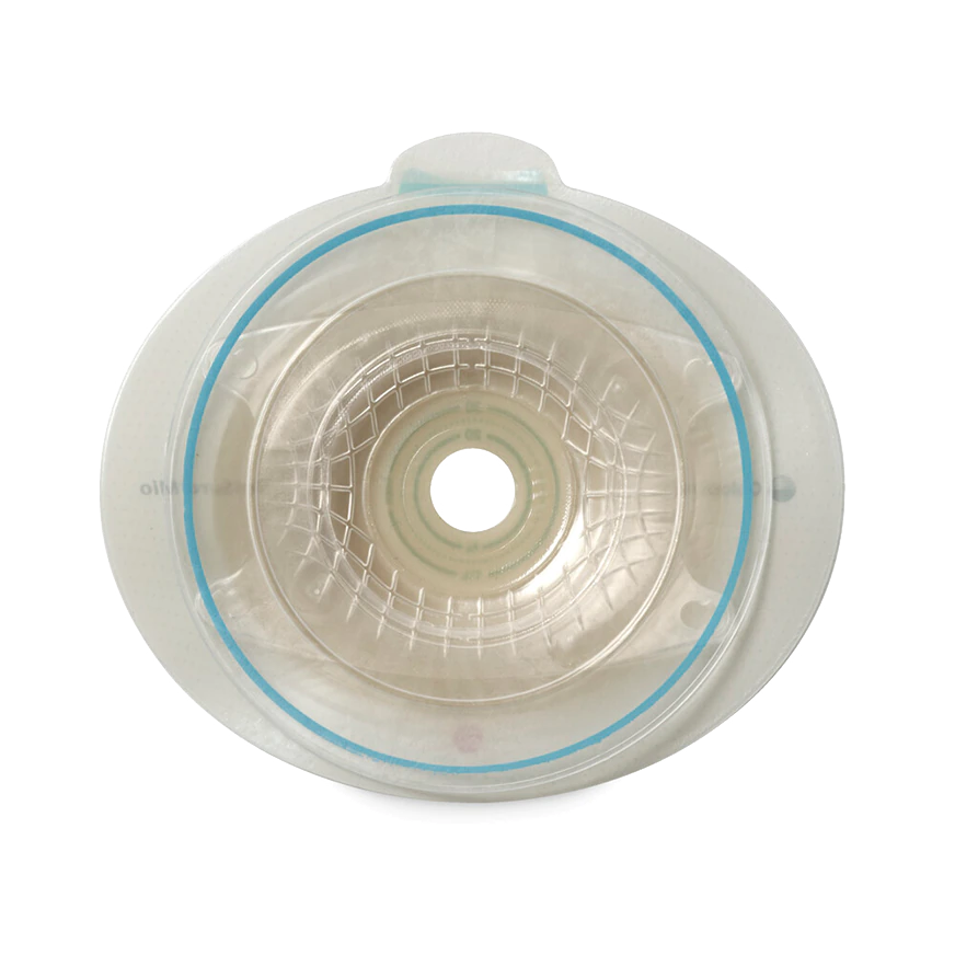 Alt-Text: Abbildung zeigt die Sensura Mio Click Basisplatte in der Größe von 50 mm, konvex light, mit einer Abdichtungstiefe von 15-30 mm. Die Platte hat eine hautfarbene Oberfläche und eine runde Form, die für ein bequemes Tragen sorgt. Sie ist mit einem Klicksystem ausgestattet, das eine einfache Anbringung und Abnahme ermöglicht. Die Basisplatte ist für die Verwendung mit verschiedenen Beuteln geeignet und wird in einer Packung mit fünf Stück präsentiert.